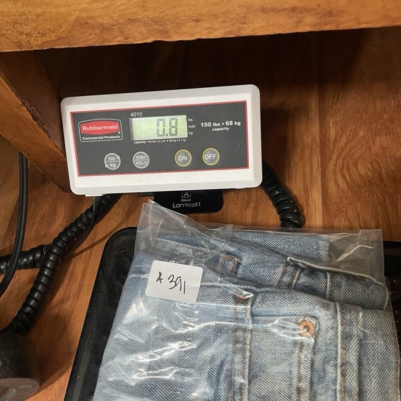 Levi's Denim Shorts Women's Size 27 Medium Wash Frayed Hem Jorts Distress Thrash - Picture 11 of 11